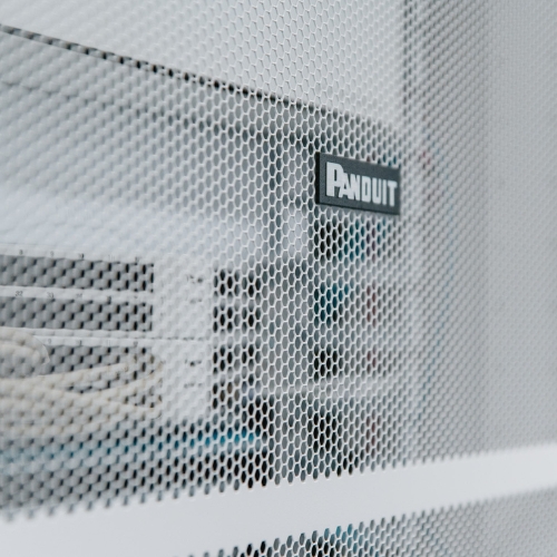 Panduit FlexFusion cabinet in CH Mouscron’s data center