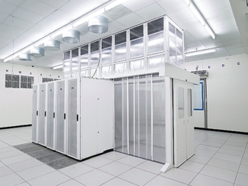 FlexFusion cabinets amongst Universal Aisle Containment
