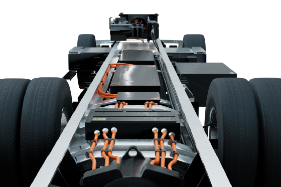 ev-web-callout-images-wtgg3 The front of a truck displaying a significant battery, highlighting its electric capabilities.